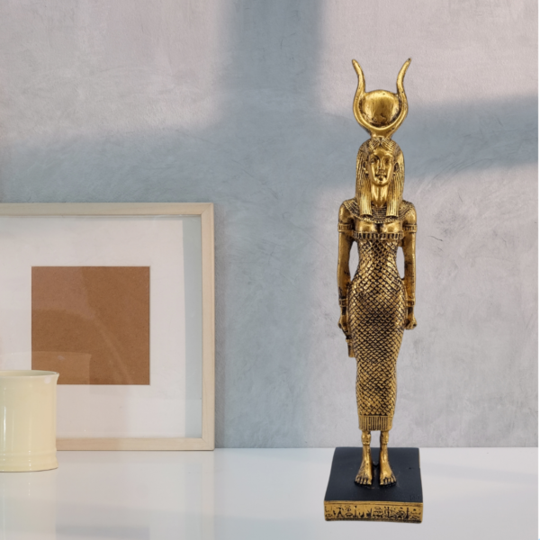 Isis em Pé - Ouro