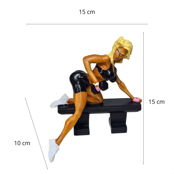 Boneco Mulher Musculação Remada no Banco Loira