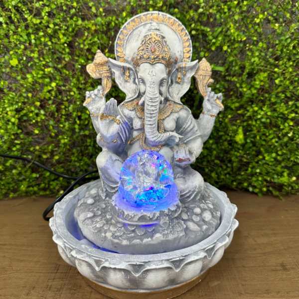 Fonte Ganesha com Esfera de Vidro CINZA