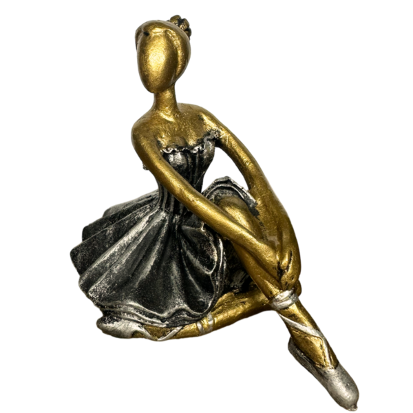 Estatueta Bailarina Sentada mão Joelho