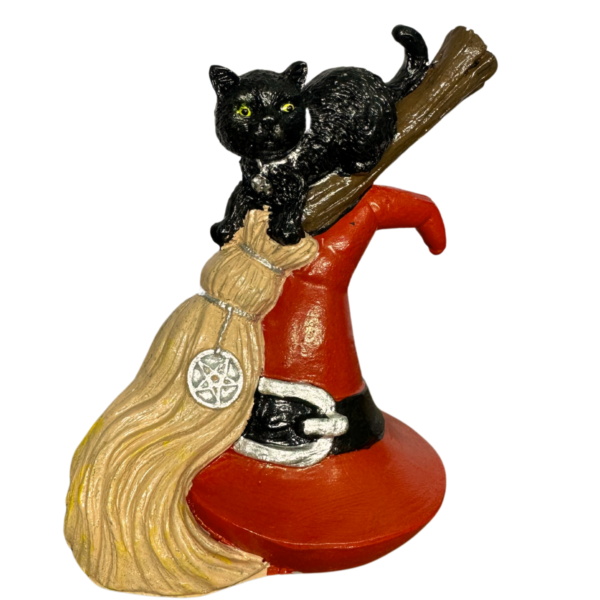 Estatueta Gato Bruxo na Vassoura Chapéu Vermelho