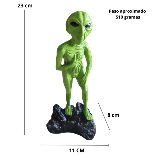 Et Alienigena em Pé