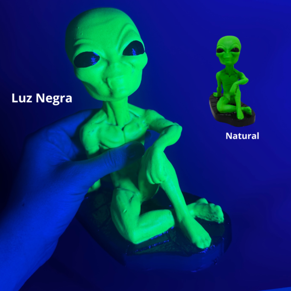 Estatueta ET Extraterrestre Sentado Mão Joelho