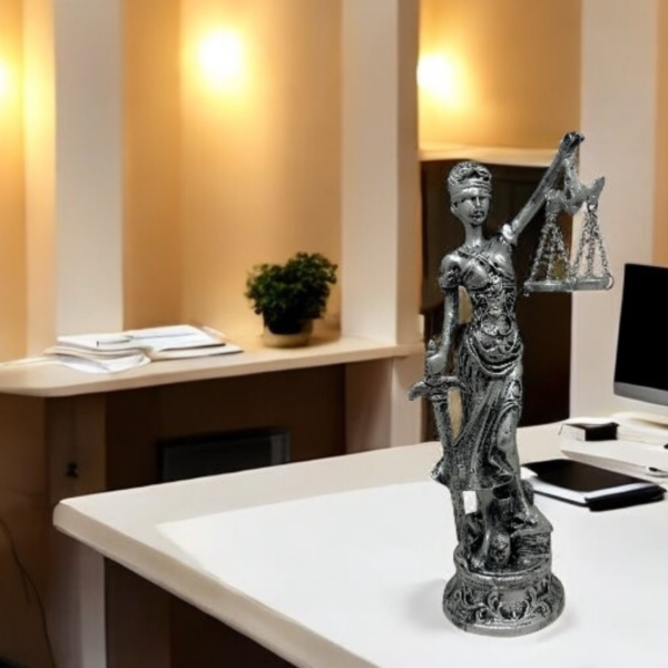 Estatueta Deusa da Justiça Themis Média
