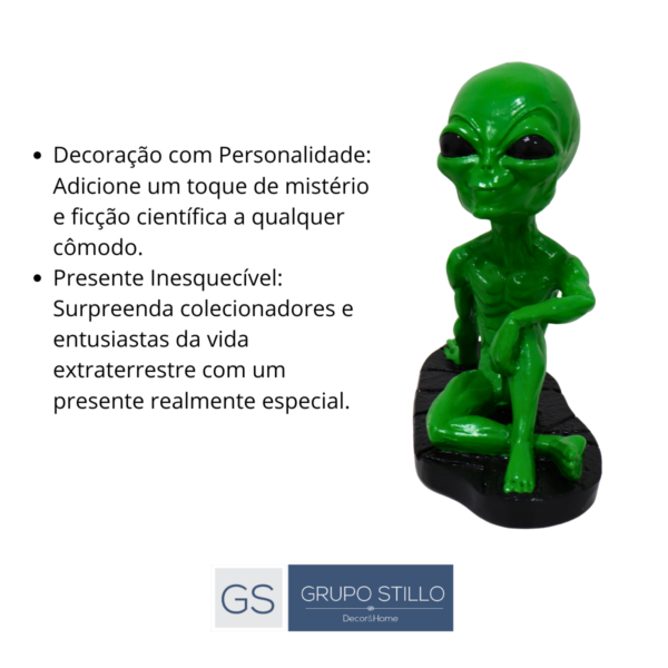 Estatueta ET Extraterrestre Sentado Mão Joelho