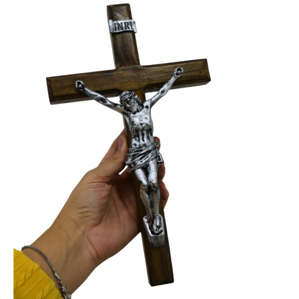 Crucifixo de Parede Madeira e Resina - Prata